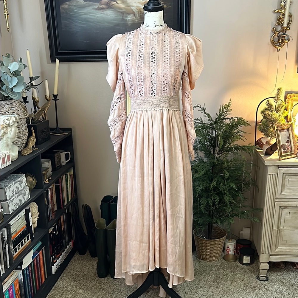 MAC DUGGAL puff sleeve lace dress